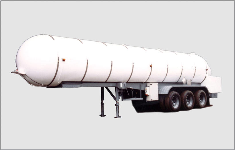 Semi-reboque tanque isotérmico para transporte de gás carbônico liquefeito